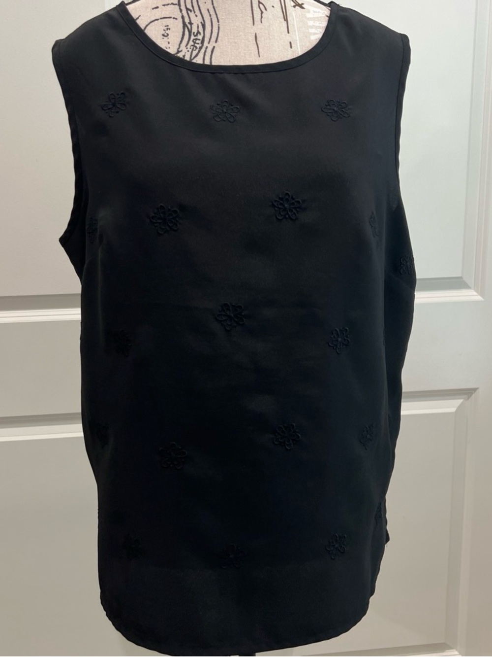 Laura Scott Black Sleeveless Embroidered Shell Top, Size L